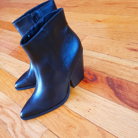 Express Shoes - NWTs express ankle cowboy boots